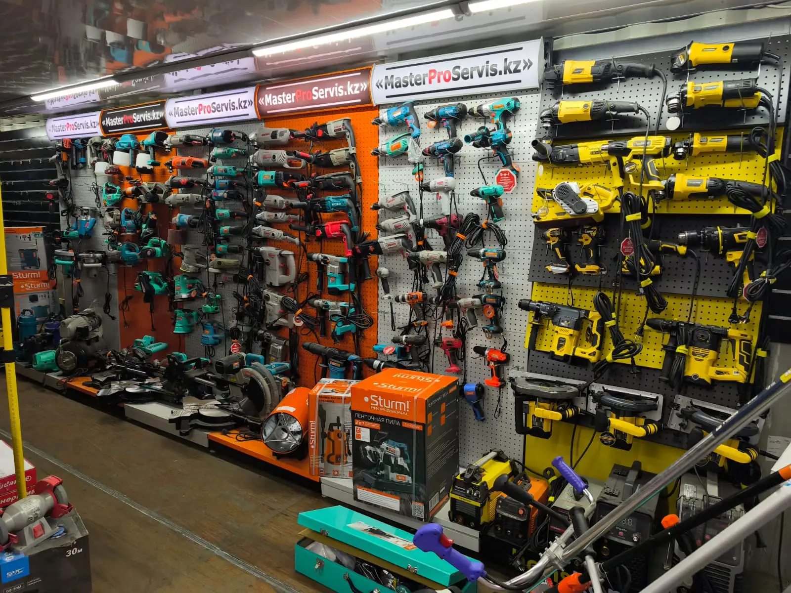 Инструмент в сервисном центре MasterProServis